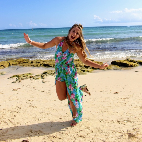 Meet your Posher, Whitney - Picture 1 of 2